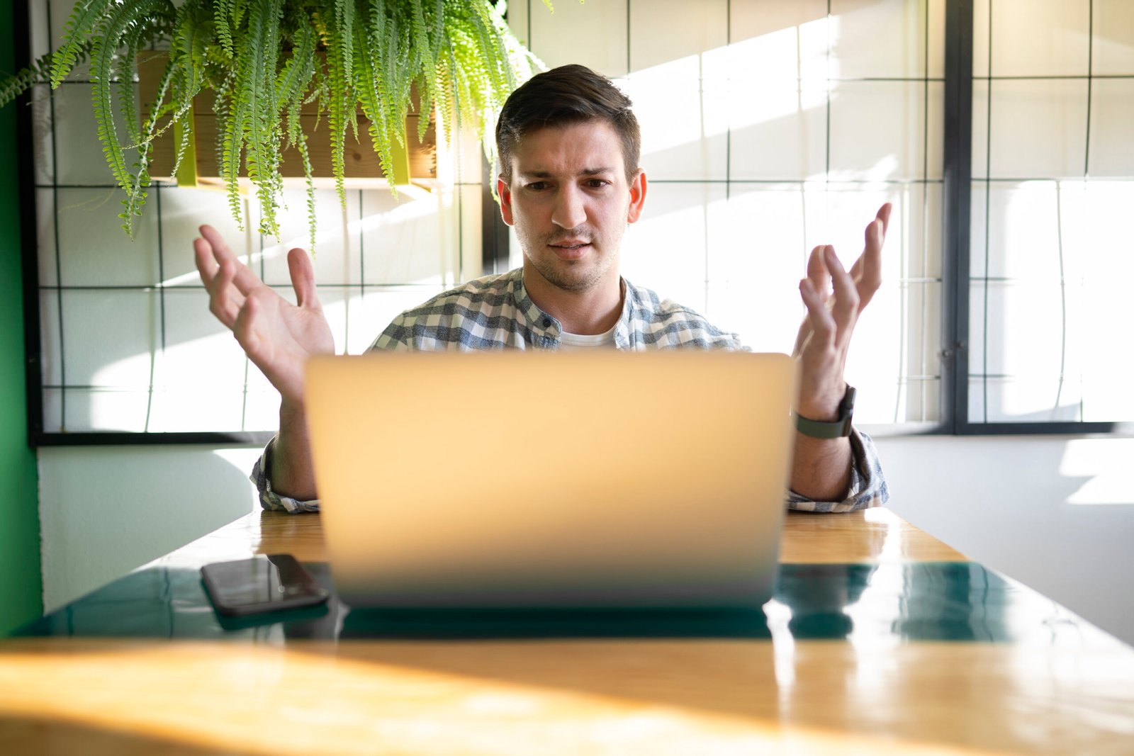 7 Erros Comuns ao Usar Sites de TCC Automático e Como Evitar